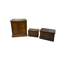 Tabletop chest of drawers, together a wooden tea caddy, and another carved box