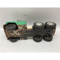 Chevrolet tin plate green painted truck, L37cm