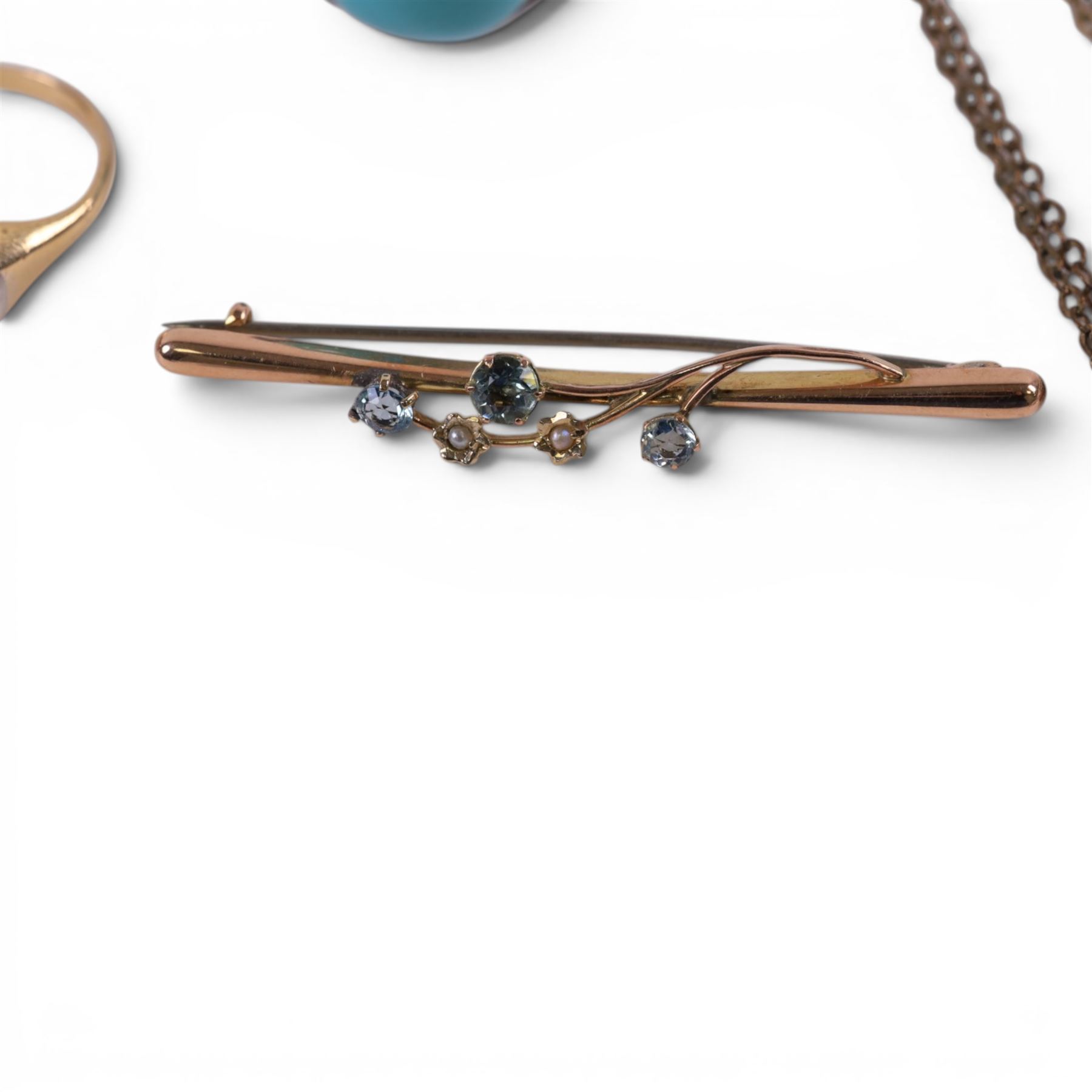 18ct gold stone set ring, together with 9ct gold jewellery, including stone set brooch, single hoop earring, signet ring and heart pendant, silver pendant and gilt chain