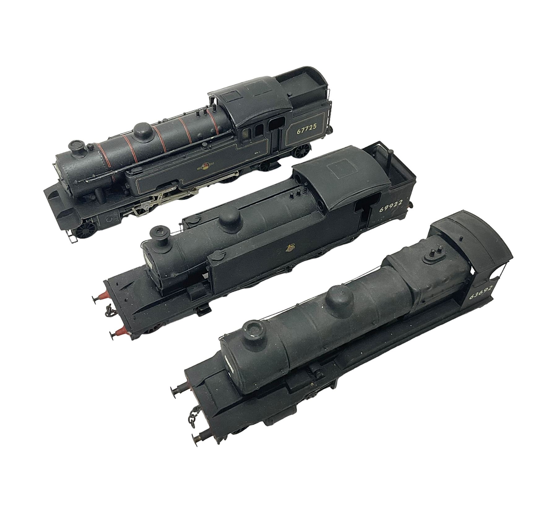 ‘00’ gauge - three kit built steam locomotives comprising Class O4 2-8-0 no.63692 finished in BR black; Class L1 2-6-4T no.67725 finished in BR black; Class T1 4-8-0T no.69922 in BR black (3) 