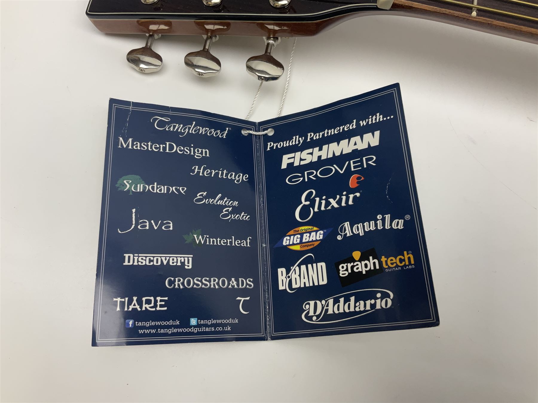 Tanglewood Folk/OM cedar and java wood acoustic guitar, the three-piece back with mango spalted wood insert; serial no.180914094 L101cm