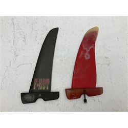 Windsurfing: Quantity of fins to include Freewave MFC, Stix Wildthang, Ultra Profile Sails G 10 fin, F-HOT Finz, Fanatic M.G.E slalom, North Shore Maui Hawaii etc (13)