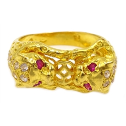  22ct gold diamond and ruby double tiger ring stamped 916  