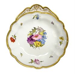 Early 19th century Barr, Flight and Barr dessert dish painted by William Billingsley, circa 1807-1813, of shell shaped form painted with a central floral spray surrounded by floral sprigs, within a gilt line border, with impressed and printed marks beneath, D18.5cm