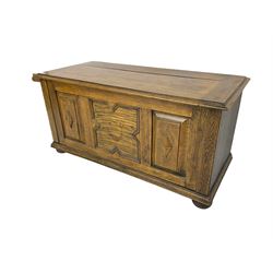 Mid-to-late 20th century panelled oak blanket box