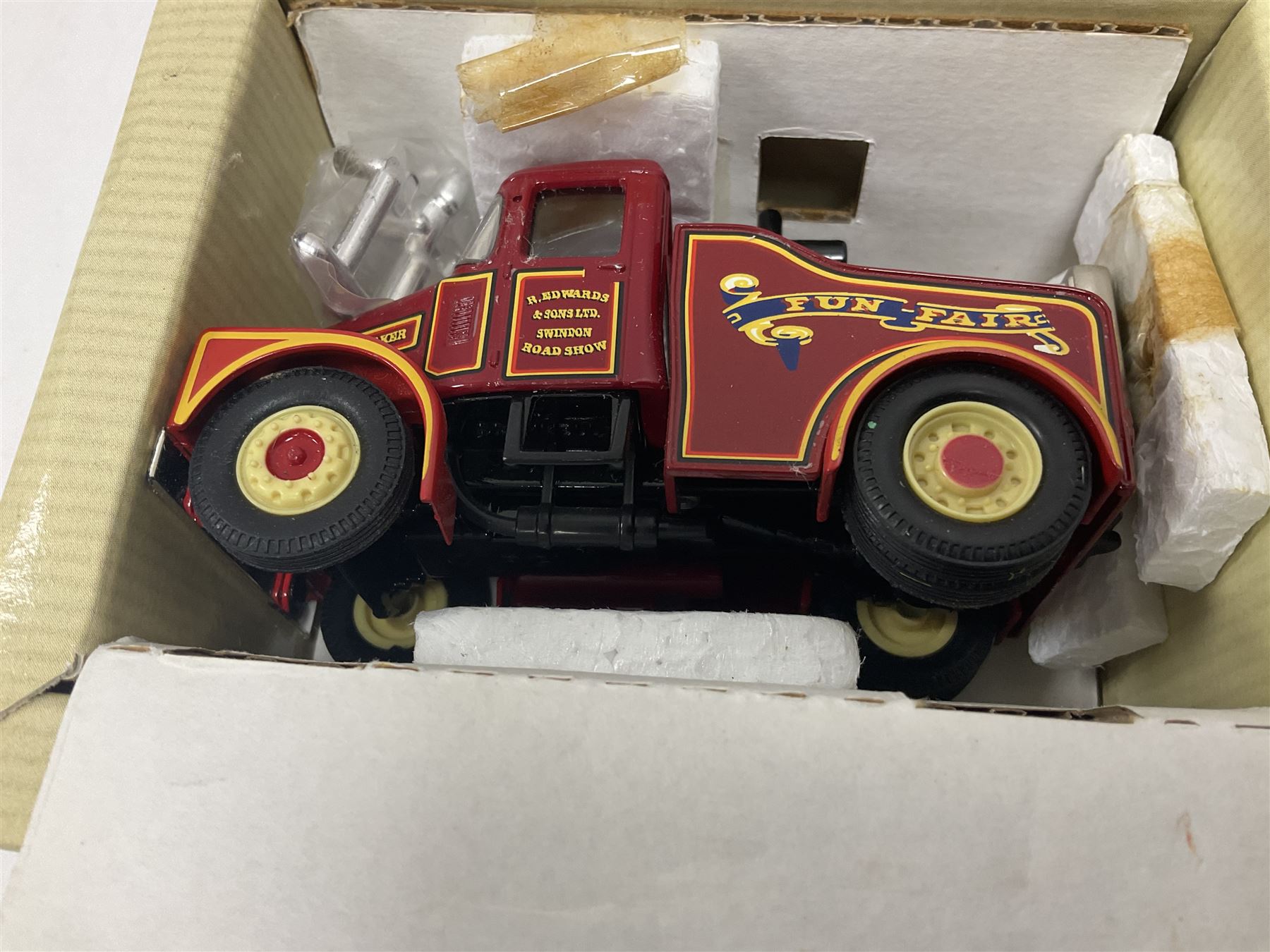 Corgi - various models both boxed and loose to include Dibnahs Choice 1 50 scale 80308, Classics 31702 and 97920, along with loose 1937 Rolls Royce 111 Sedance de Ville model, further mostly Showmans Range models and assembled fairground kits