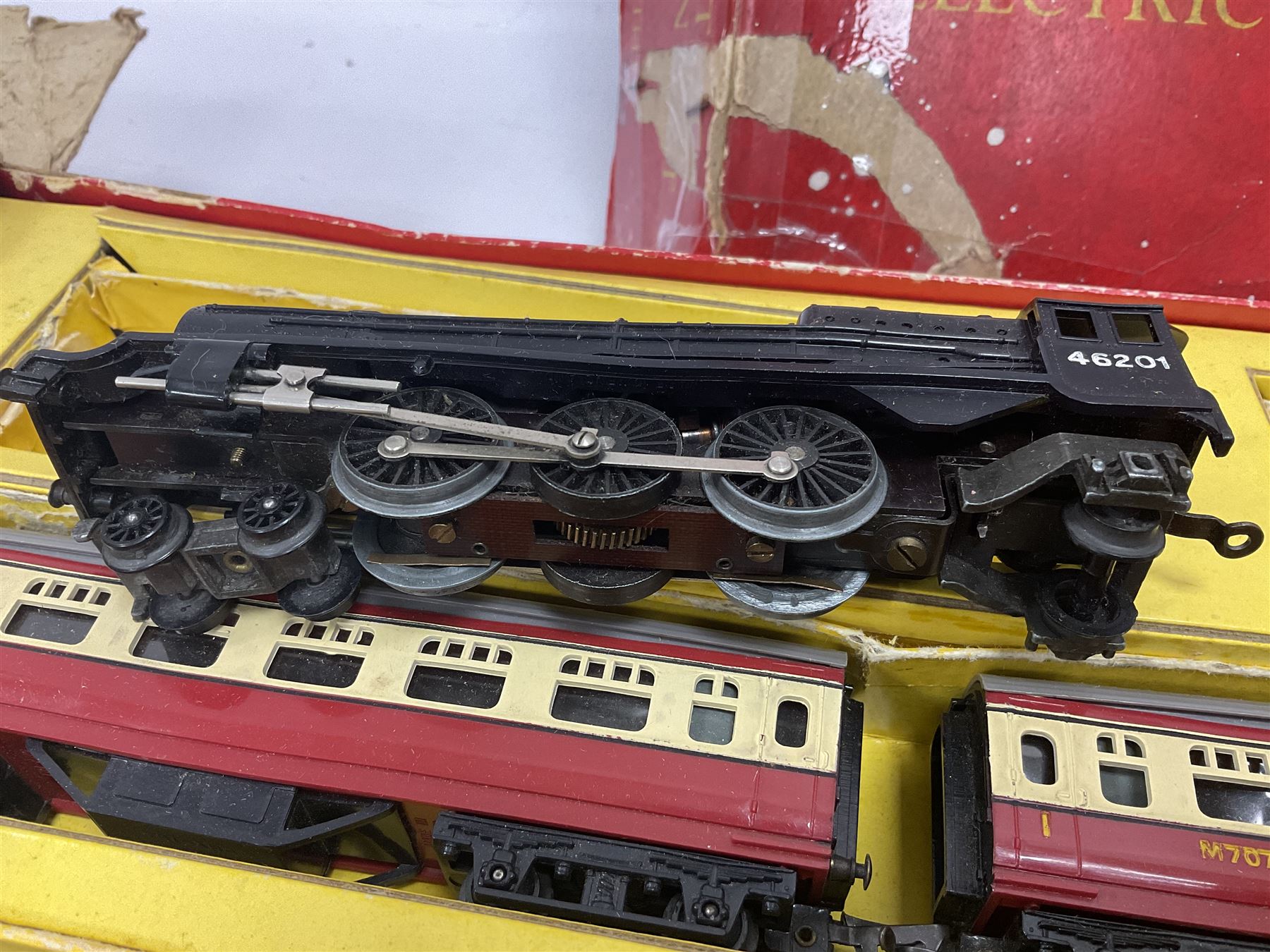 Tri-ang '00' gauge three train sets to include RAX with Princess