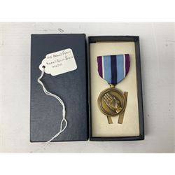 Nine American medals including WW2 Navy and Army Occupation medals, 1939-41 Defence Medal, boxed National Defence Medal and bar, South West Asia Service with bar, Air Force, National Guard and Military achievement medals etc (9)