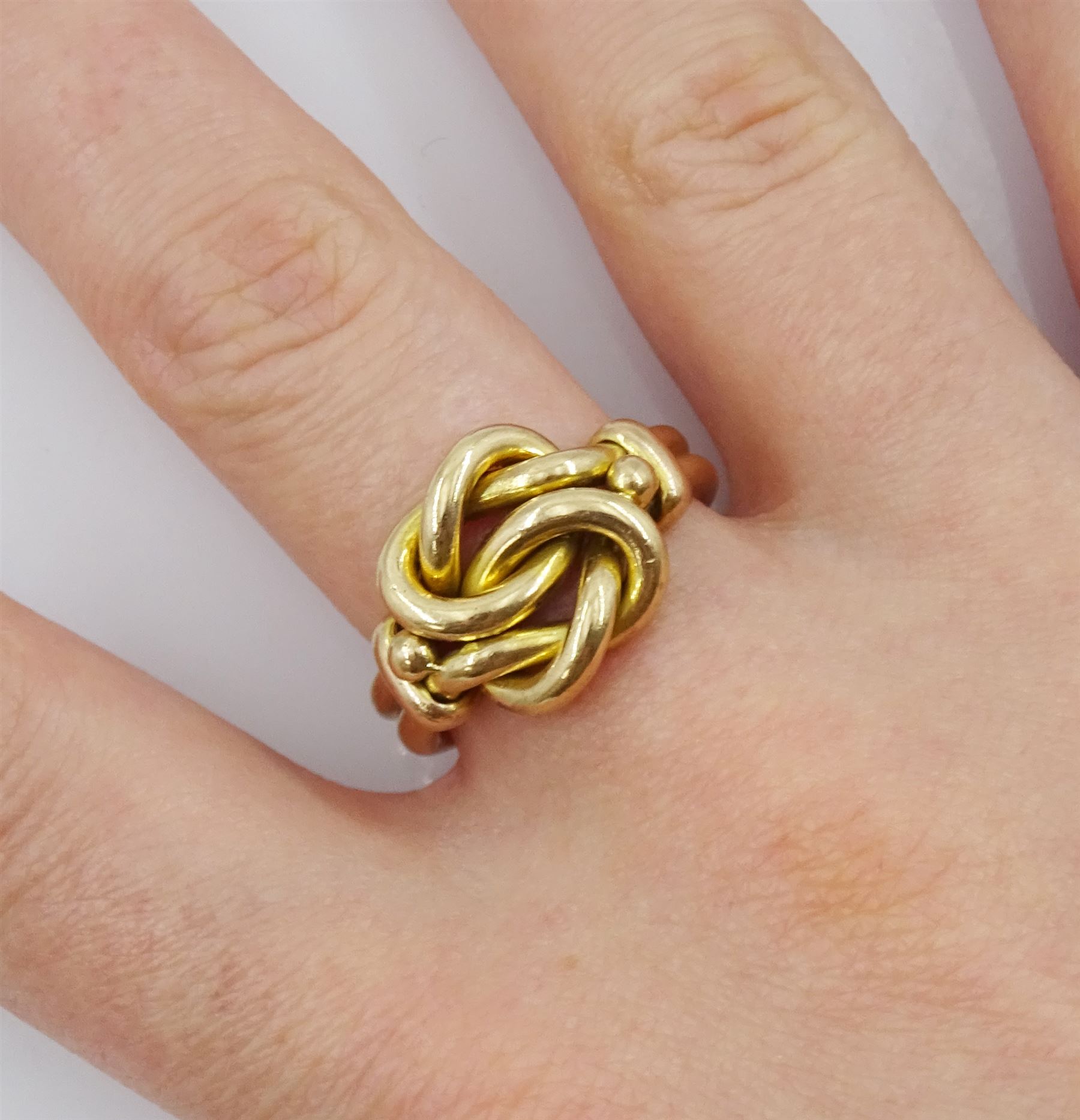 Early 20th century 9ct gold knot ring, London 1926