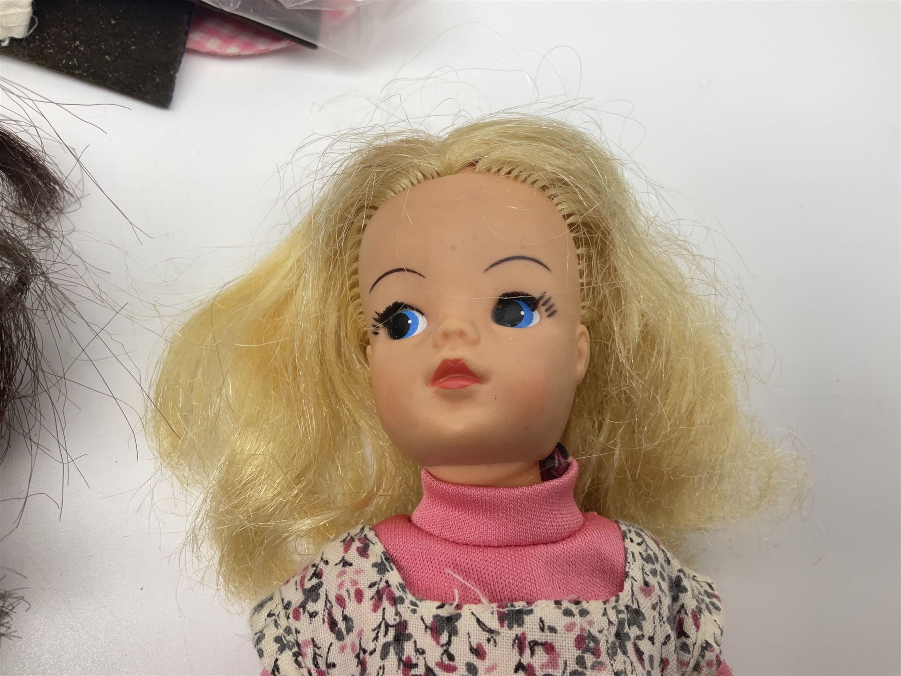 Six fashion dolls by Amanda Jane, Sindy and Barbie with various outfits, clothing and footwear