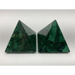 Pair of Malachite pyramids, H5cm