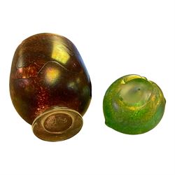 iridescent green glass frog paperweight, in the manner of John Ditchfield, together with Martin Yeates glass bowl