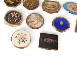 Thirteen powder compacts, including floral, Stratton and Vogue, 