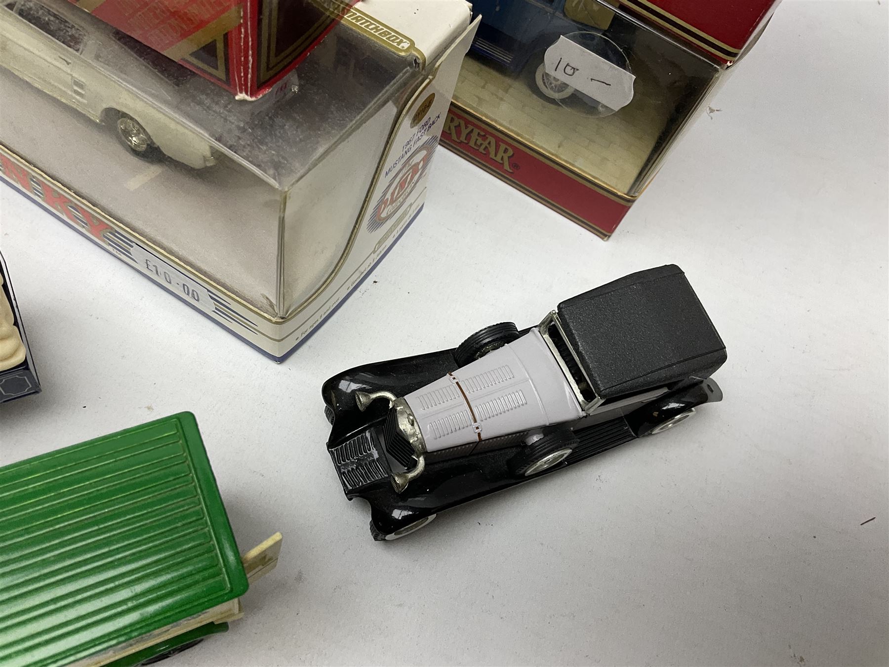 Matchbox - twelve Models of Yesteryear and two Dinky Collection die-cast models; all boxed; and quantity of unboxed Matchbox models 