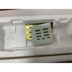 Hornby ‘00’ gauge - Class B17 4-6-0 ‘Manchester United’ locomotive no.2862 in LNER green; Class B17 4-6-0 ‘Leeds United’ locomotive no.61656 in BR green; Class D41/1 4-4-0 ‘Yorkshire’ locomotive no. 62700; Class 49/1 4-4-0 ‘Cheshire’ locomotive no.2753 in LNER green; in original boxes (4) 