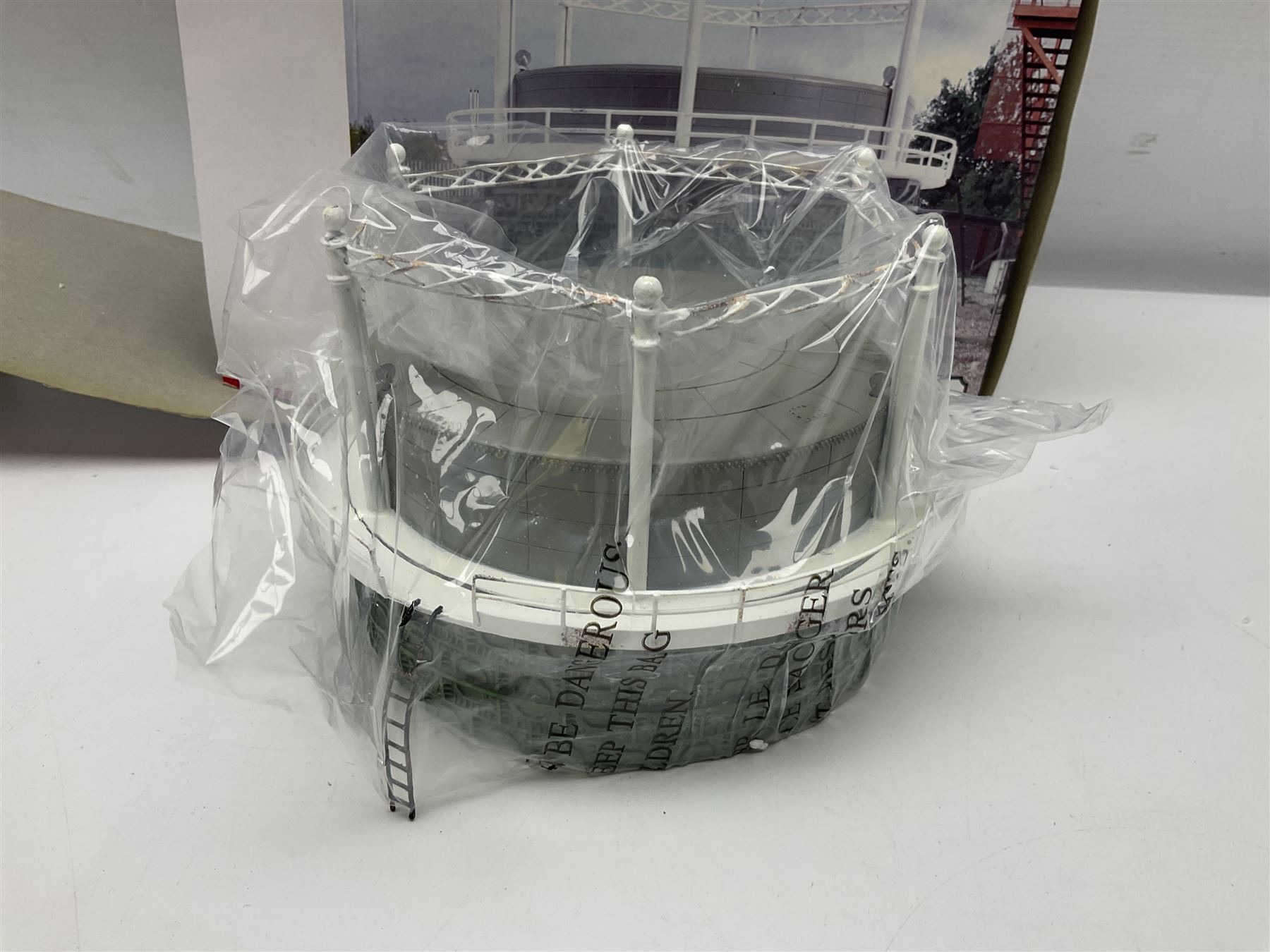 Hornby '00' gauge - thirteen Skaledale trackside buildings/accessories including R8737 Small Gasholder, R9653 Baptist Church, R8542 Holly Farm Workshop, R8534 Signal Box, R8854 Fan Drift, R8525 Holly Farm Stables, R9531 Magna Waiting Room, R8778 Fan House, R8709 Fuel oil Tanks etc; all boxed (13)