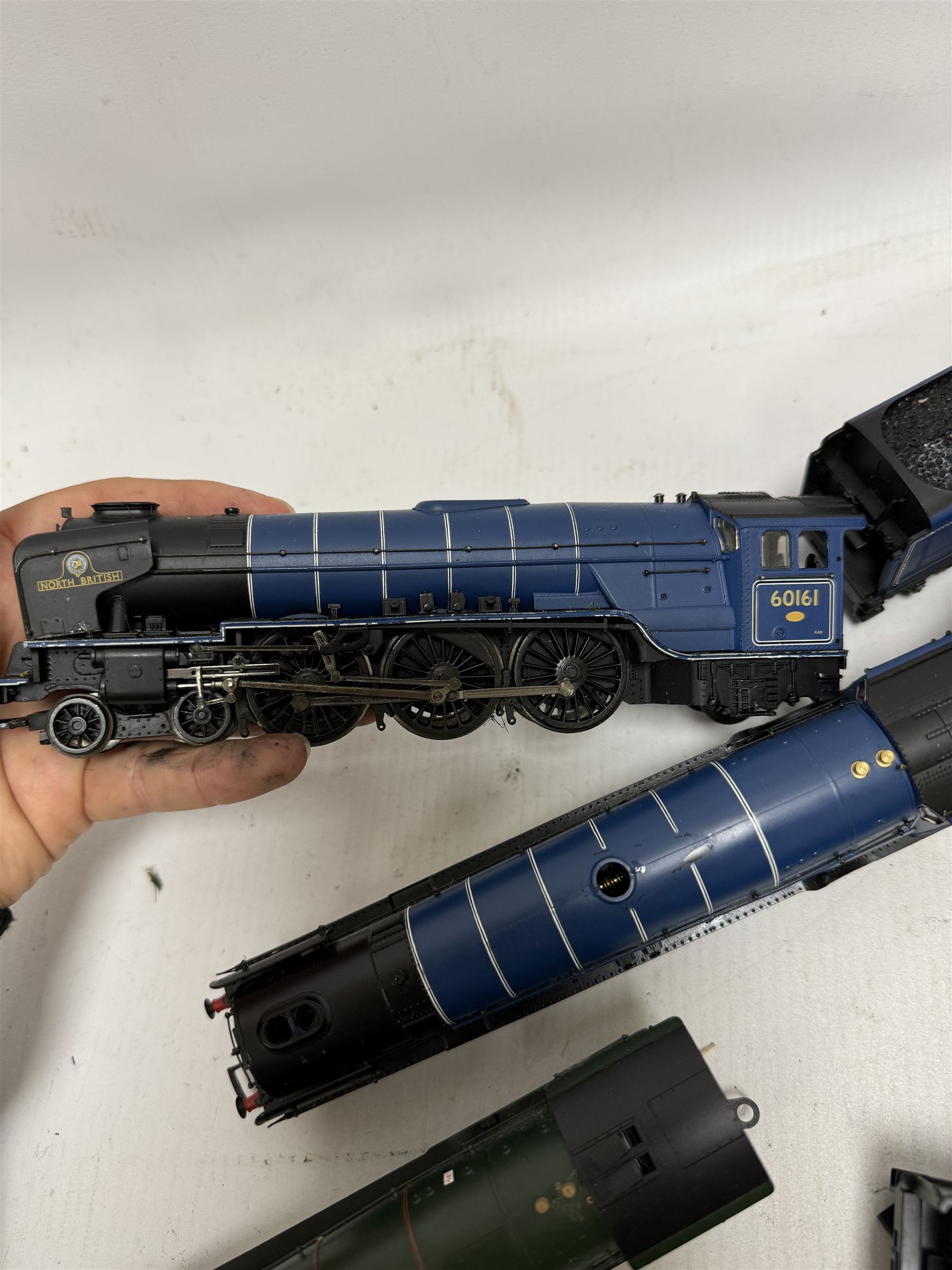 Twelve '00' gauge steam locomotives and tenders, by various makers including Bachmann, Mainline and Hornby etc, all unboxed