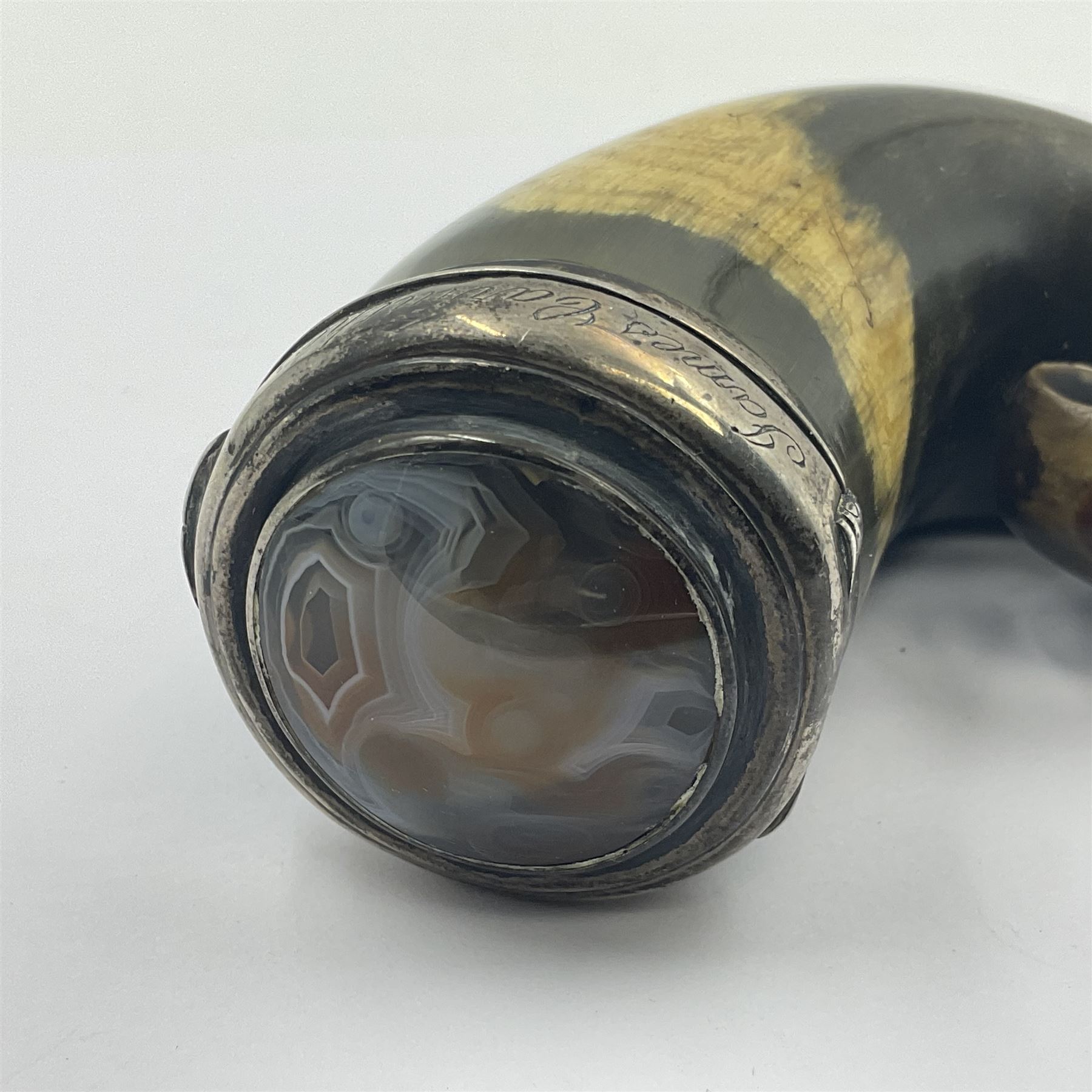Edwardian Scottish silver mounted rams horn snuff mull, the curled horn with unmarked silver cover, inset with agate slice to centre and engraved James Caruthers, New Abbey 1906 to rim, H8.5cm