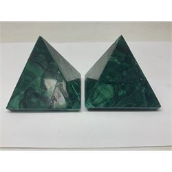 Pair of malachite pyramids, H5cm