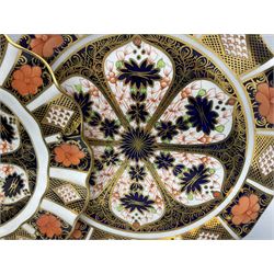 20th century Royal Crown Derby Imari 1128 pattern tea wares, comprising six teacups, five saucers, five side plates, a pair of serving plates, and one other with wavy rim, each with printed marks beneath including various year cyphers, side plates D16cm serving plates each approximately D22cm