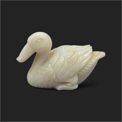 Chinese carved opaline modelled as a seated duck, H4cm