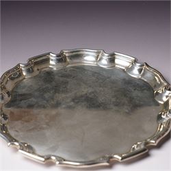 Pair of small silver salvers or card trays with pie crust borders D15cm London 1939 Maker  Cohen & Charles 