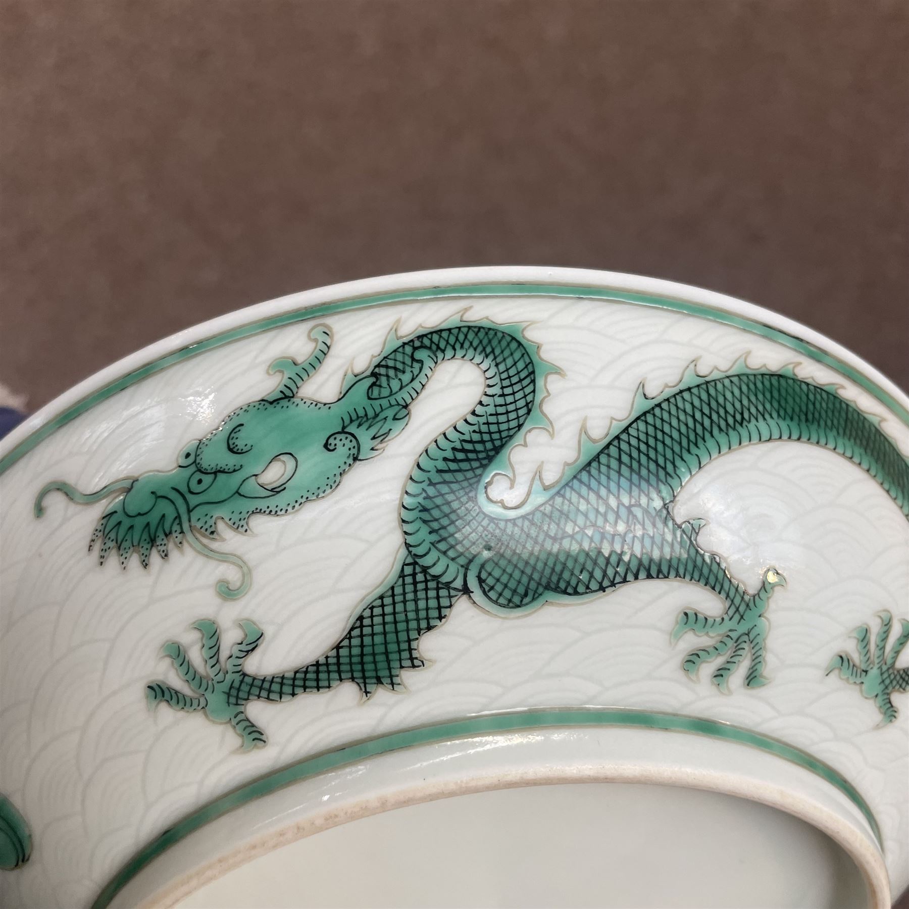 Chinese Guangxu period green and white bowl decorated with dragons on a scaled ground, character mark to base D18.5cm