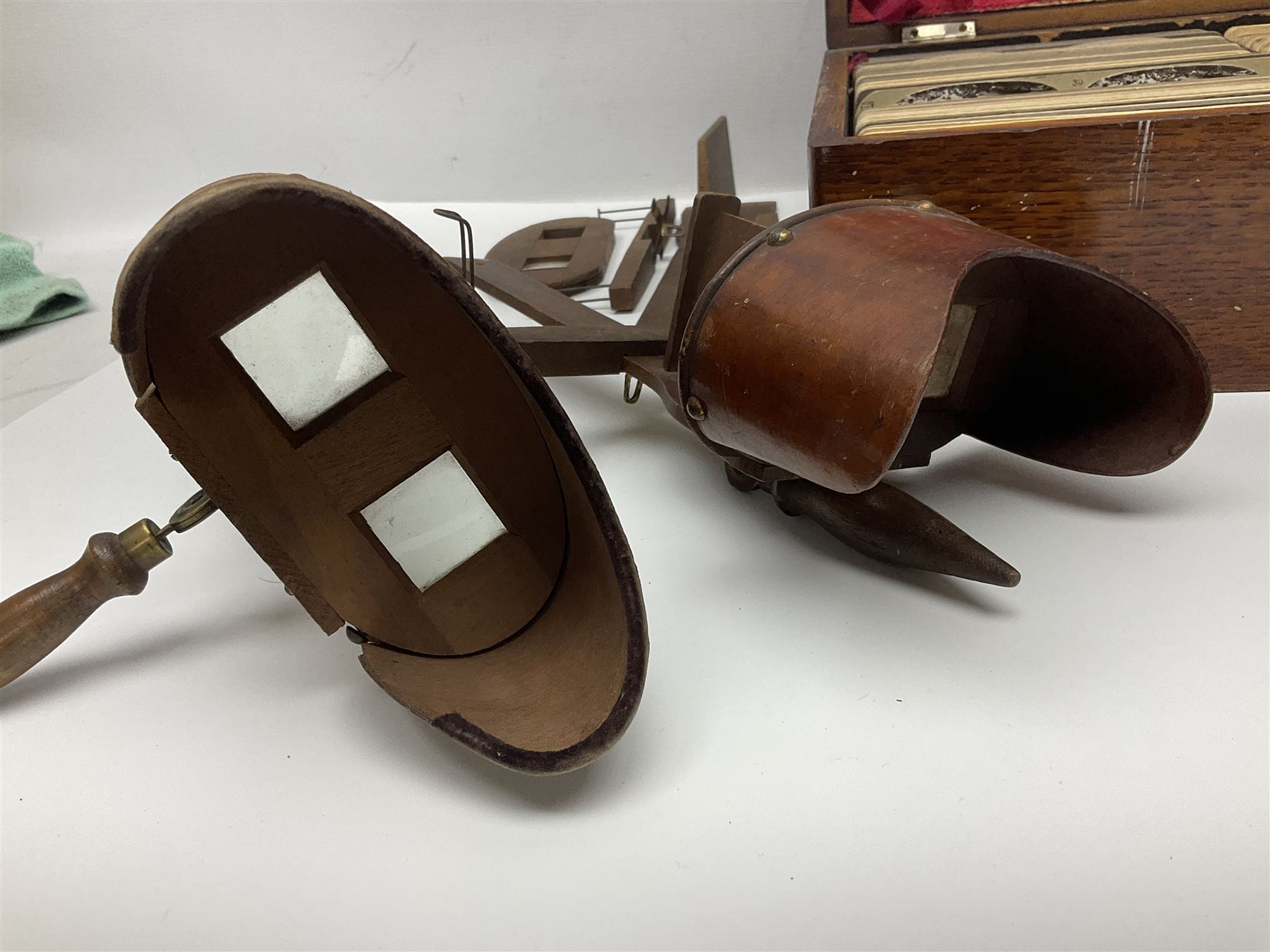 Underwood & Underwood sun sculpture stereoscope viewer, together with three other stereoscope viewer, and box of stereoscopic views by Realistic Travels 