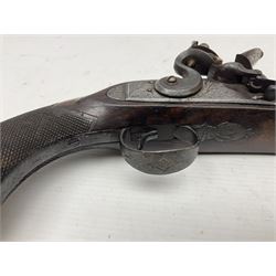 Early 19th century 16-bore flintlock single barrel travelling pistol, the 21.5cm stub twist octagonal barrel with two barrel pins and ramrod under, engraved lock plate with roller frizzen, engraved trigger guard with pineapple finial, walnut stoock with chequered grip L40cm overall