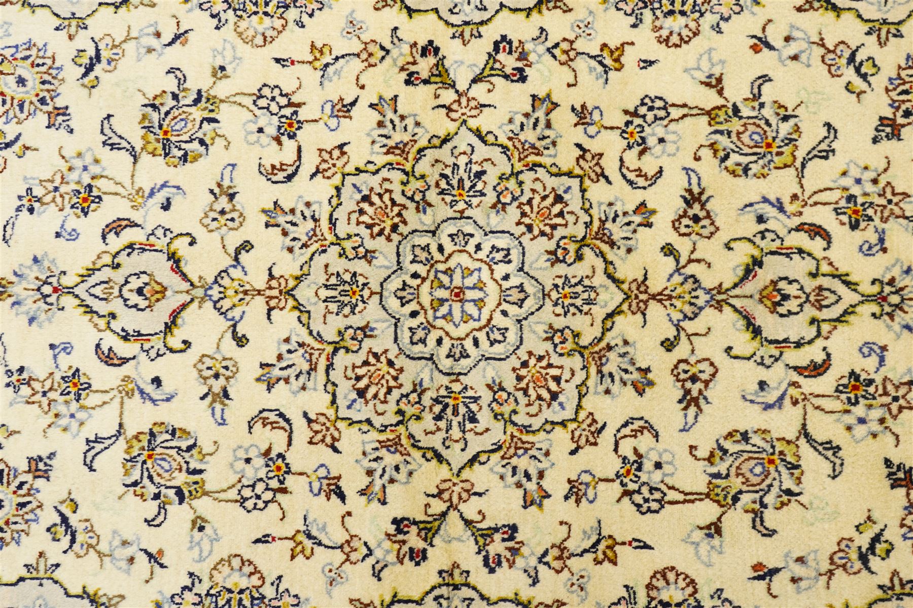 West Central Persian Sarough hand-knotted rug, ivory field with central lobed medallion issuing an all-over design of scrolling vines, palmettes, and floral sprays within conforming spandrels enclosed by a complementary foliate border flanked by guard stripes, with cotton fringe ends 