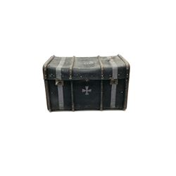 Early 20th century travelling timber bound travelling trunk, single hinged lid, two leather carrying handles
