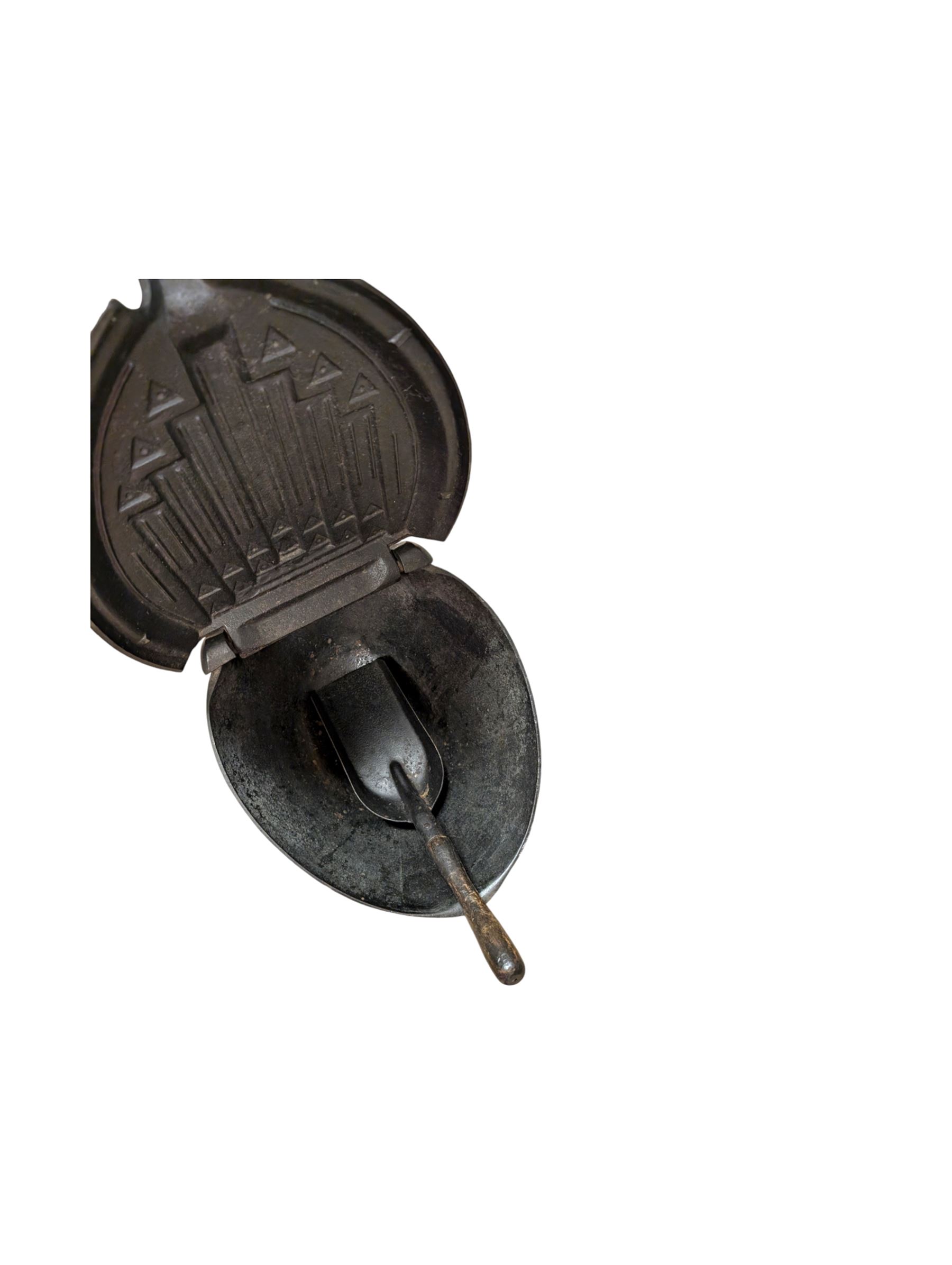 Cast iron Art Deco style coal scuttle with shovel, H25cm