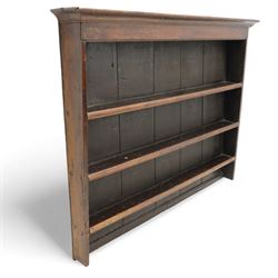 18th century oak plate rack, moulded projecting cornice over three shelves, on solid end supports 