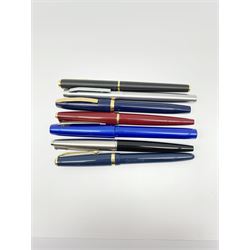 A group of fountain pens, comprising Conway 106, Sheaffer, Penalli, and four Parker examples. (7). 