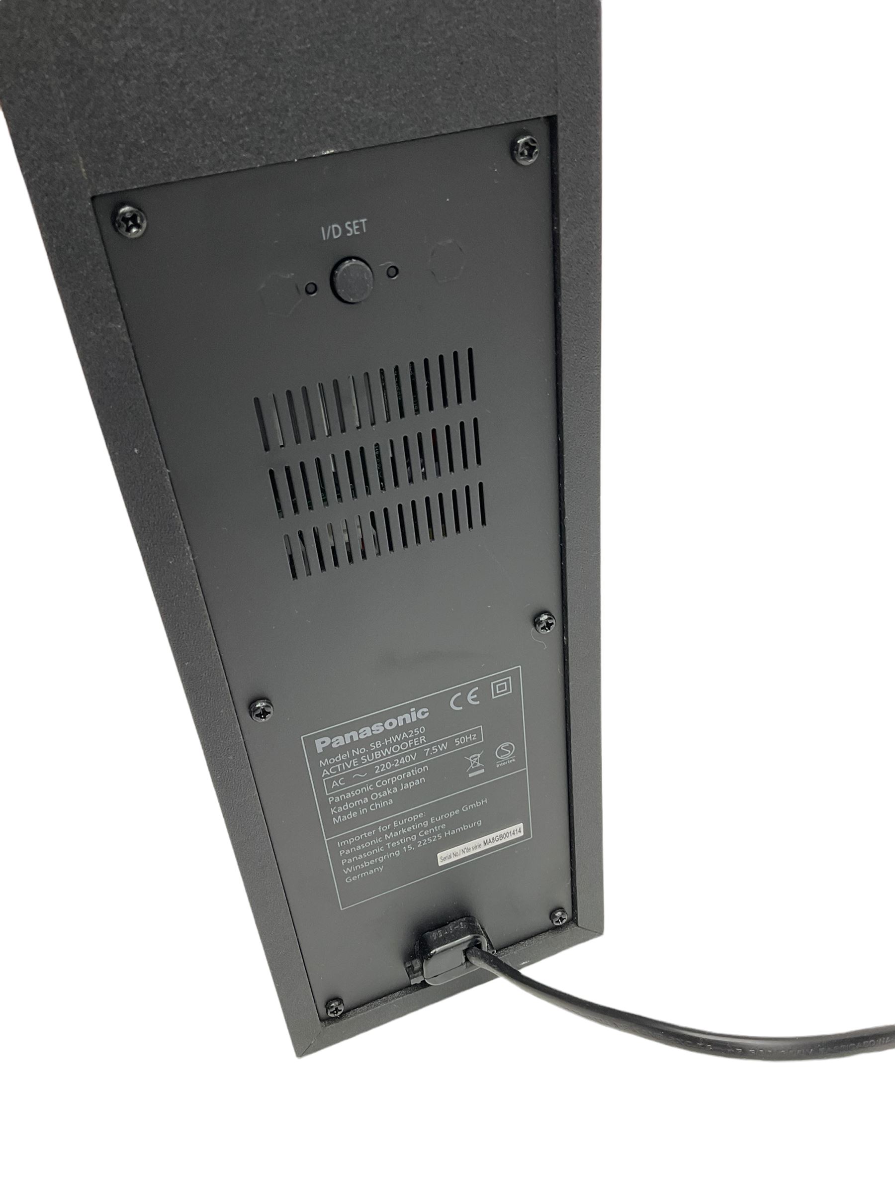 Panasonic TX-L39E6BK 39” television with sound bar