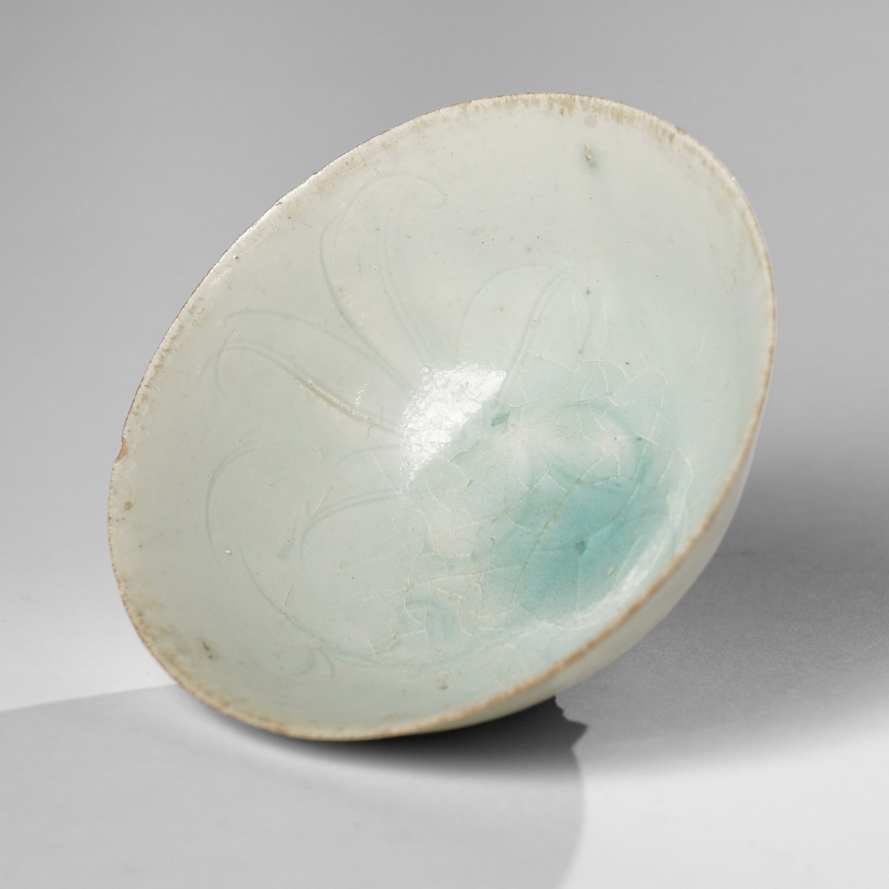 Chinese Song dynasty Qingbai bowl, in a pale blue glaze with incised floral decoration, D9cm