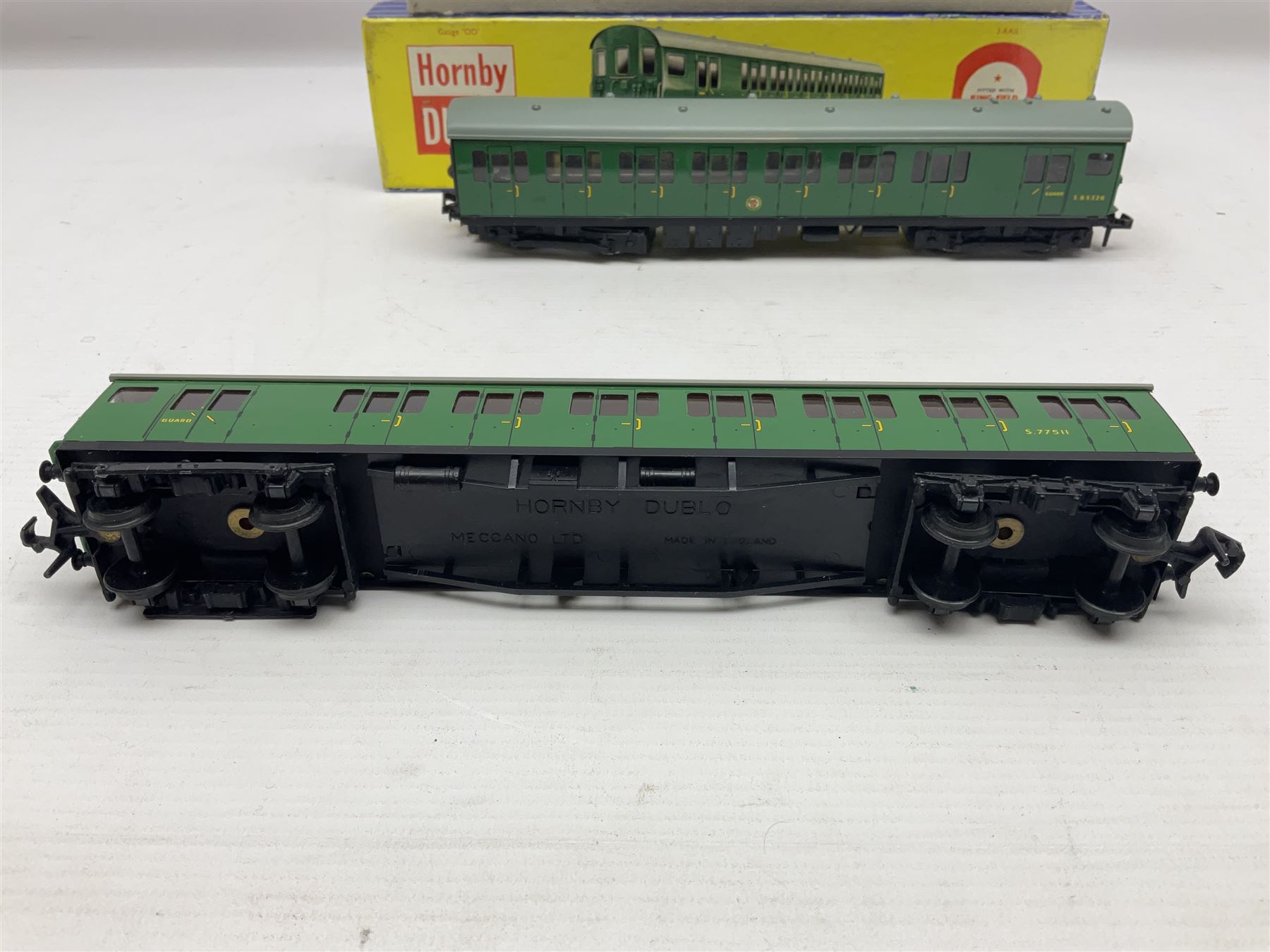Hornby Dublo - 3-rail 3250/4150 BR (S) Electric Motor Coach with Driving Trailer 2-car EMU unit in BR green Nos.S.65326 and S.77511; Motor coach in original box with instructions and trailer unboxed (2)