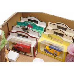 J S Akroyd - Lakeland glass vase, Mdina vase, carved Indian box, costume jewellery and other model vehicles etc