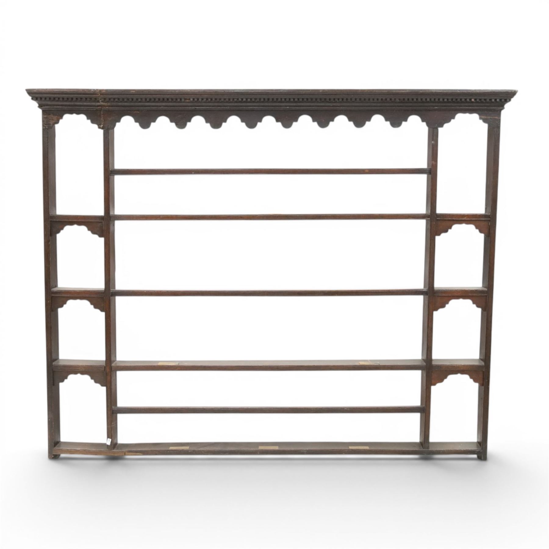 Georgian oak plate rack, moulded and dentil cornice over shaped frieze, fitted with open shelves and narrow side compartments with shaped aprons