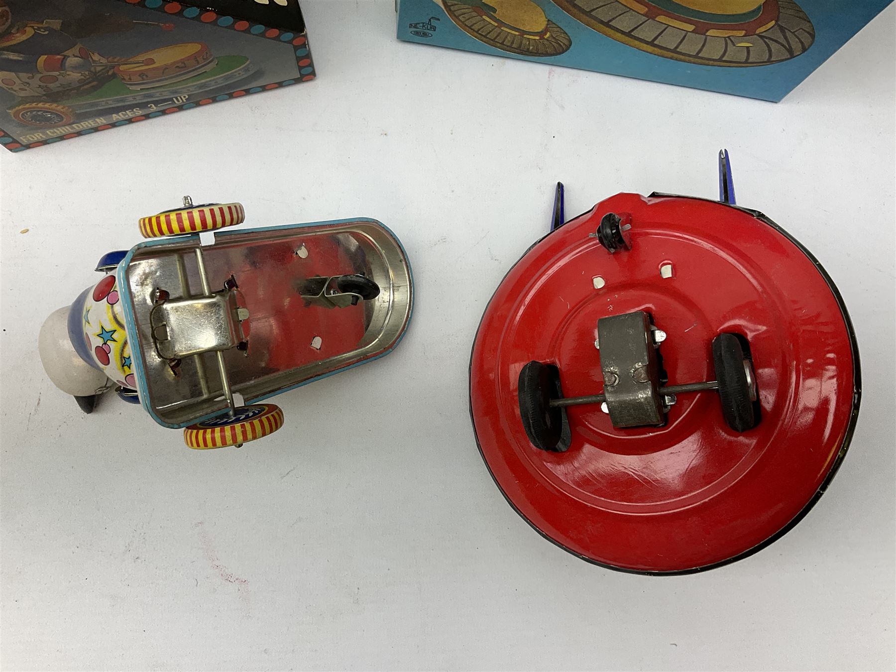 Seven modern Chinese, Japanese and Continental boxed tin-plate toys including Ucan Daire Flying Saucer, Drumming Animal, Circus Clown, Puzzle Cat, Bird with Jumping Action etc; and a quantity of clockwork toy keys (7)