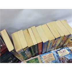 Collection of books by Terry Pratchett, of mostly Discworld interest, to include hardback edition of Going Postal, and further books such as Men at Arms, Sourcery, Small Gods etc 