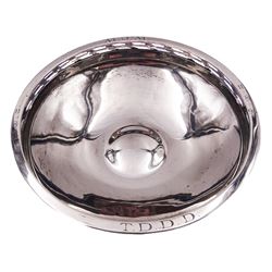 Modern silver dish, of circular form with pierced gallery to rim, hallmarked Albert Edward Jones, Birmingham 1992, H4.5cm D16.5cm, approximate weight 10.05 ozt (312.6 grams)