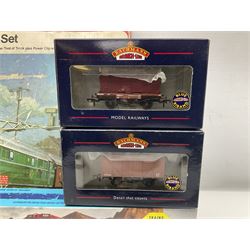 Hornby '00' gauge - RS.651 Freightmaster Set with Class 31 Diesel (Brush Type 2) A1A-A1A locomotive, seven wagons and track; boxed; together with fifteen various makers wagons and Busch Micro Electronic Roadworks Sign Set; predominantly boxed