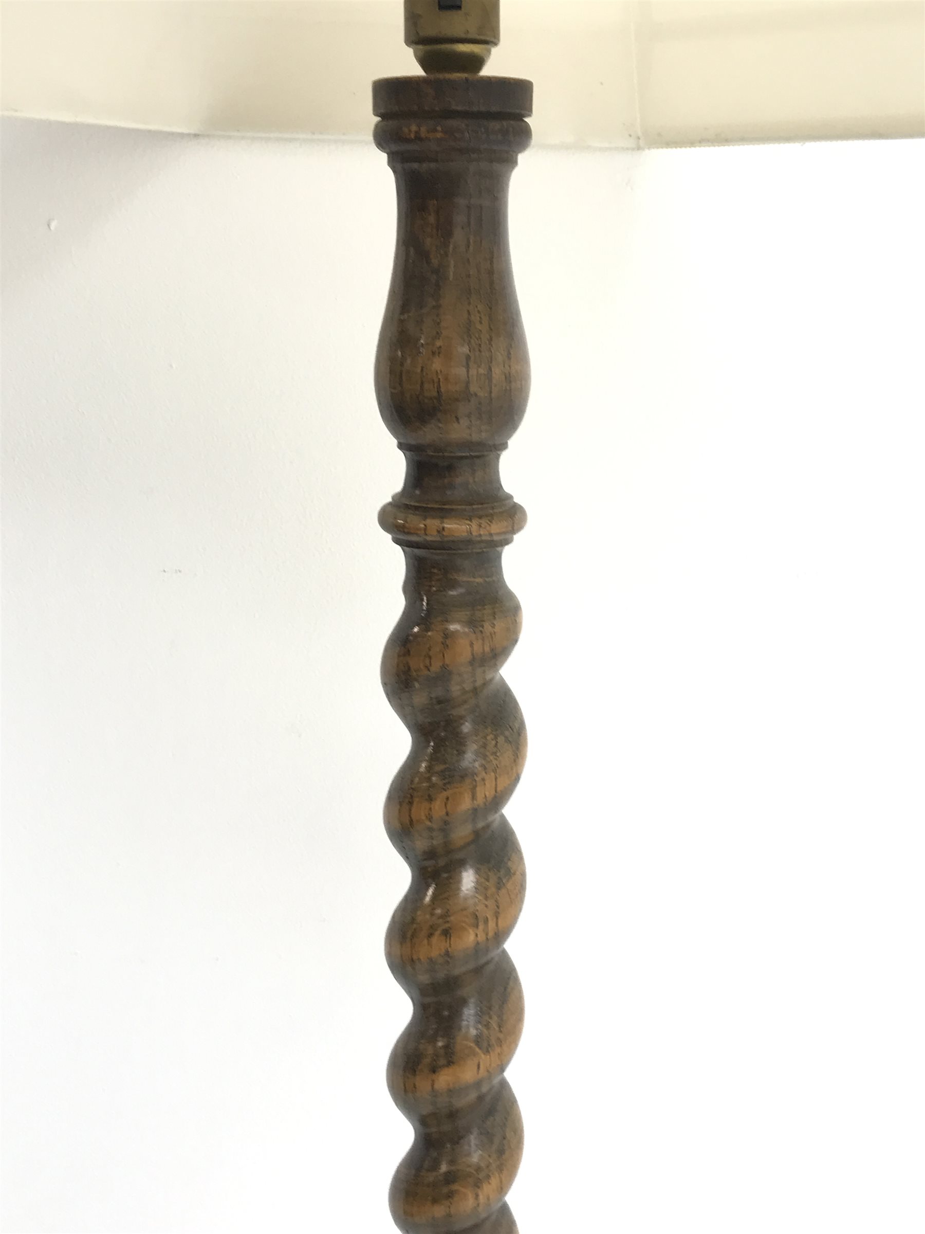 *20th century oak barley twist standard lamp with shade, H145cm (measurement excluding shade and fitting)