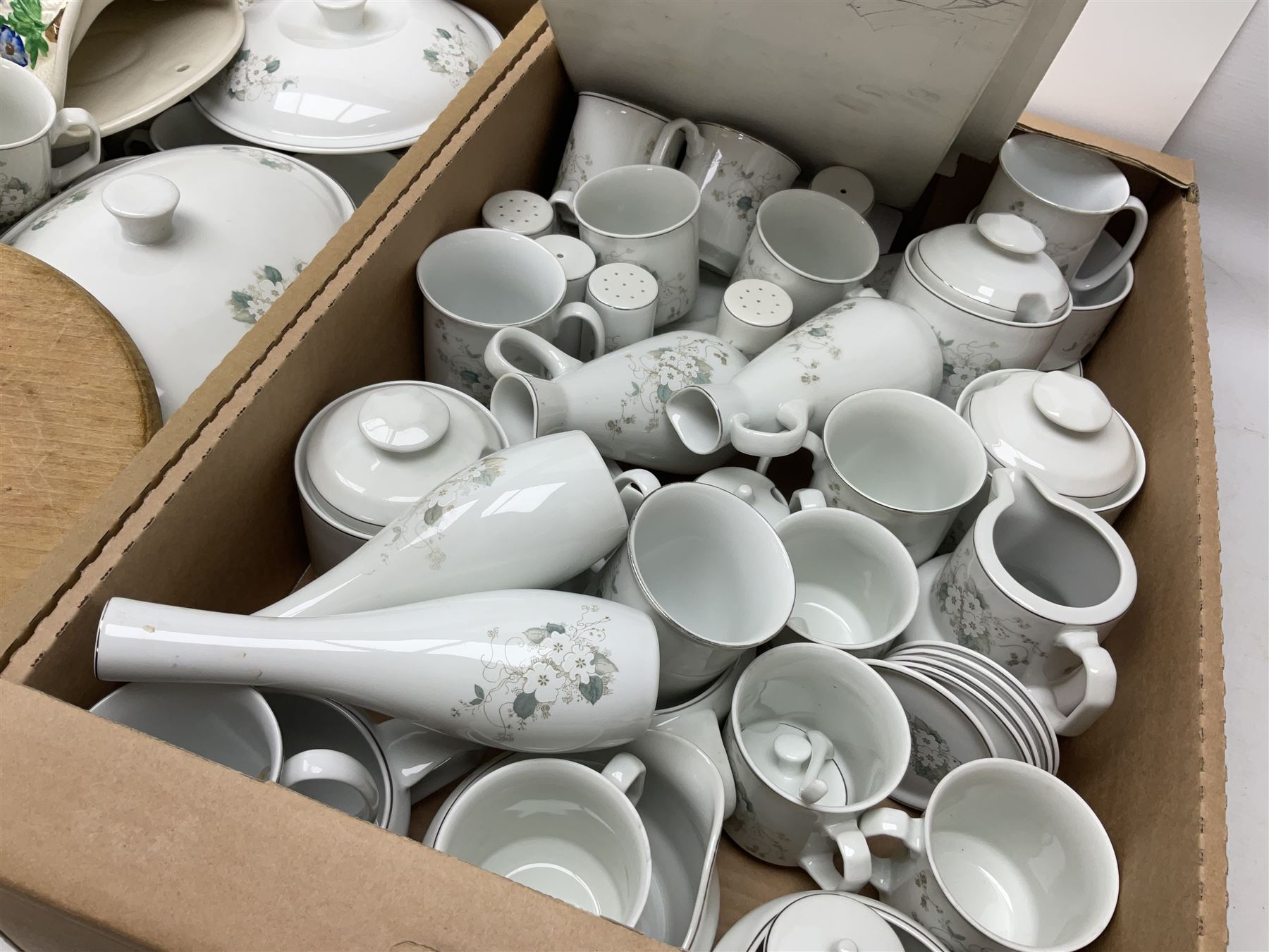 Large quantity of Porcelana Real Brasil White Blossom pattern tea and dinner wares, to include dinner plates, tea cups and saucers, salt and pepper pots, tureens, pie dishes coffee pots, place mats, spoons and glasses, etc, in five boxes 