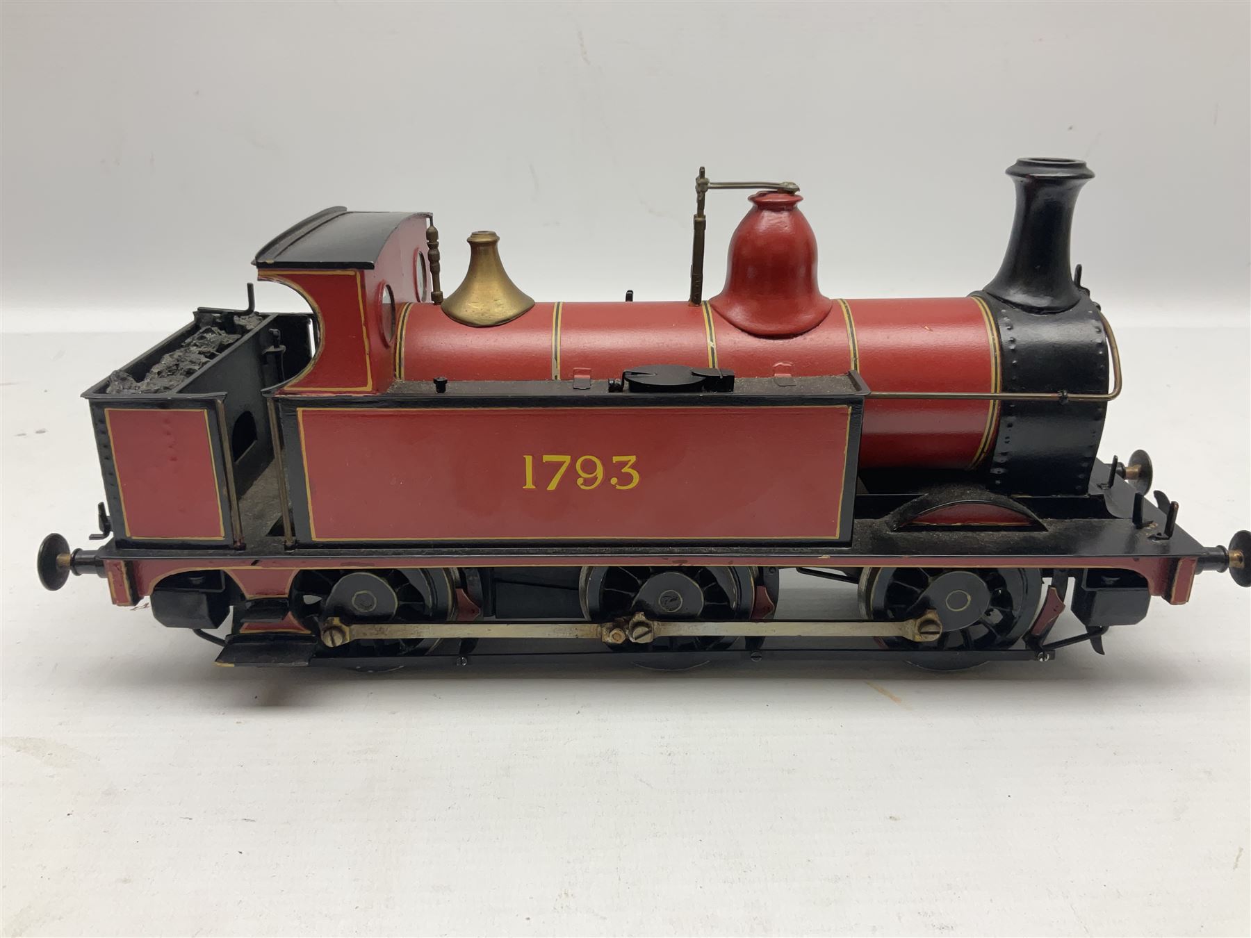 Gauge 1 - kit-built electric 0-6-0 tank locomotive No.1793 in LMS red and black livery with well detailed cab L29cm W8.5cm 