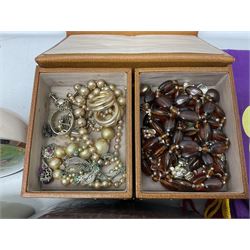 9ct gold agate brooch, gold ring, silver brooch, silver marcasite ladies manual wind wristwatch, collection of costume jewellery and a Smiths Timecal Noddy alarm clock etc 