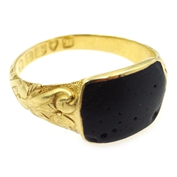  Georgian 18ct gold and onyx mourning ring London 1832 inscribed 'Mrs Louisa Tagg obt 7 May 1834  
