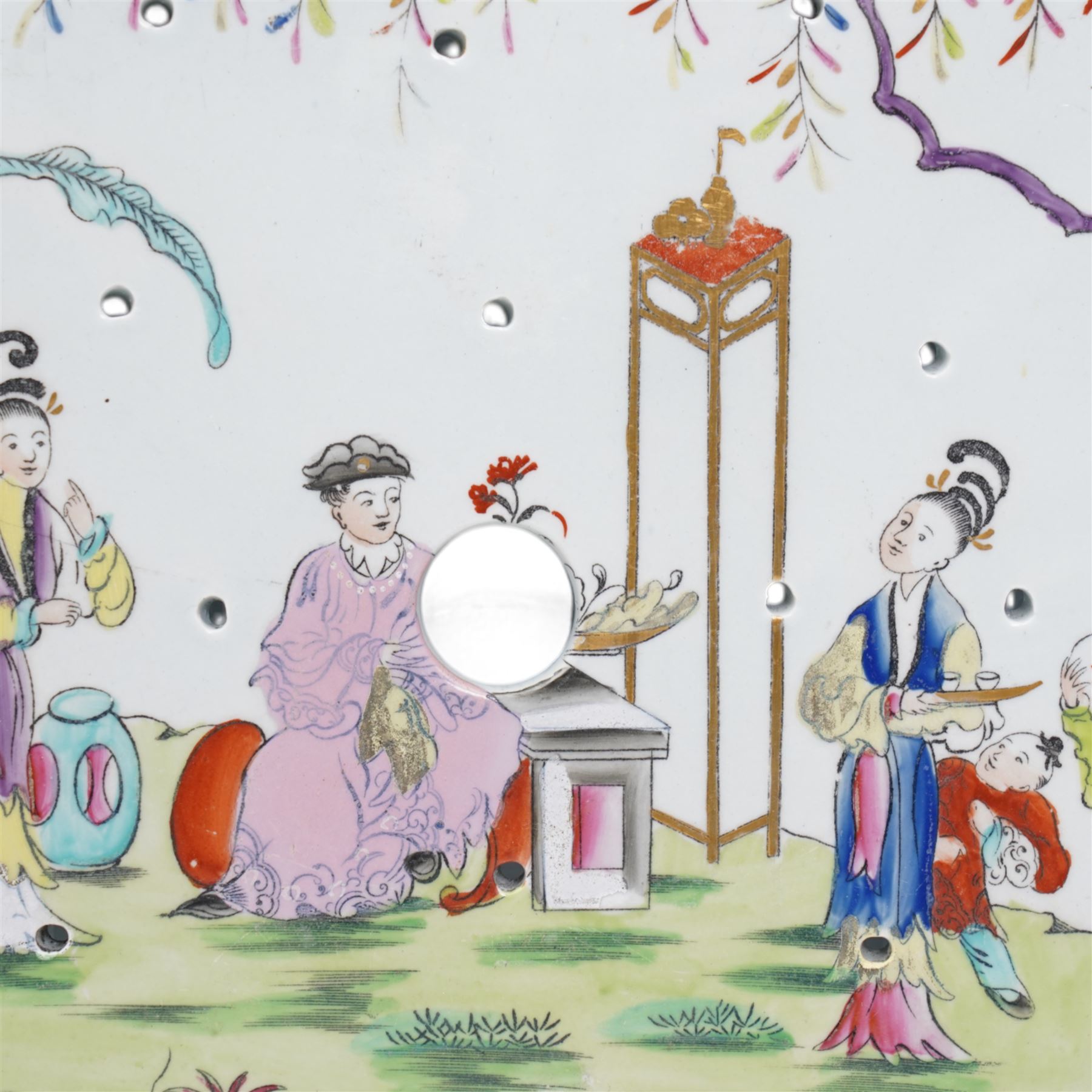 Early 19th century Masons Ironstone drainer decorated in the Cantonese style with Chinese figures in a garden 31cm x 23cm