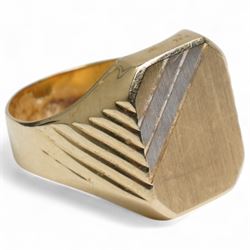 14ct gold signet ring and a smaller 9ct gold signet ring